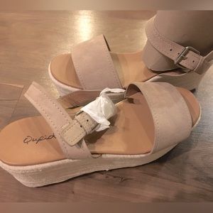 Qupid size 6.5 platform sandals suede comfy